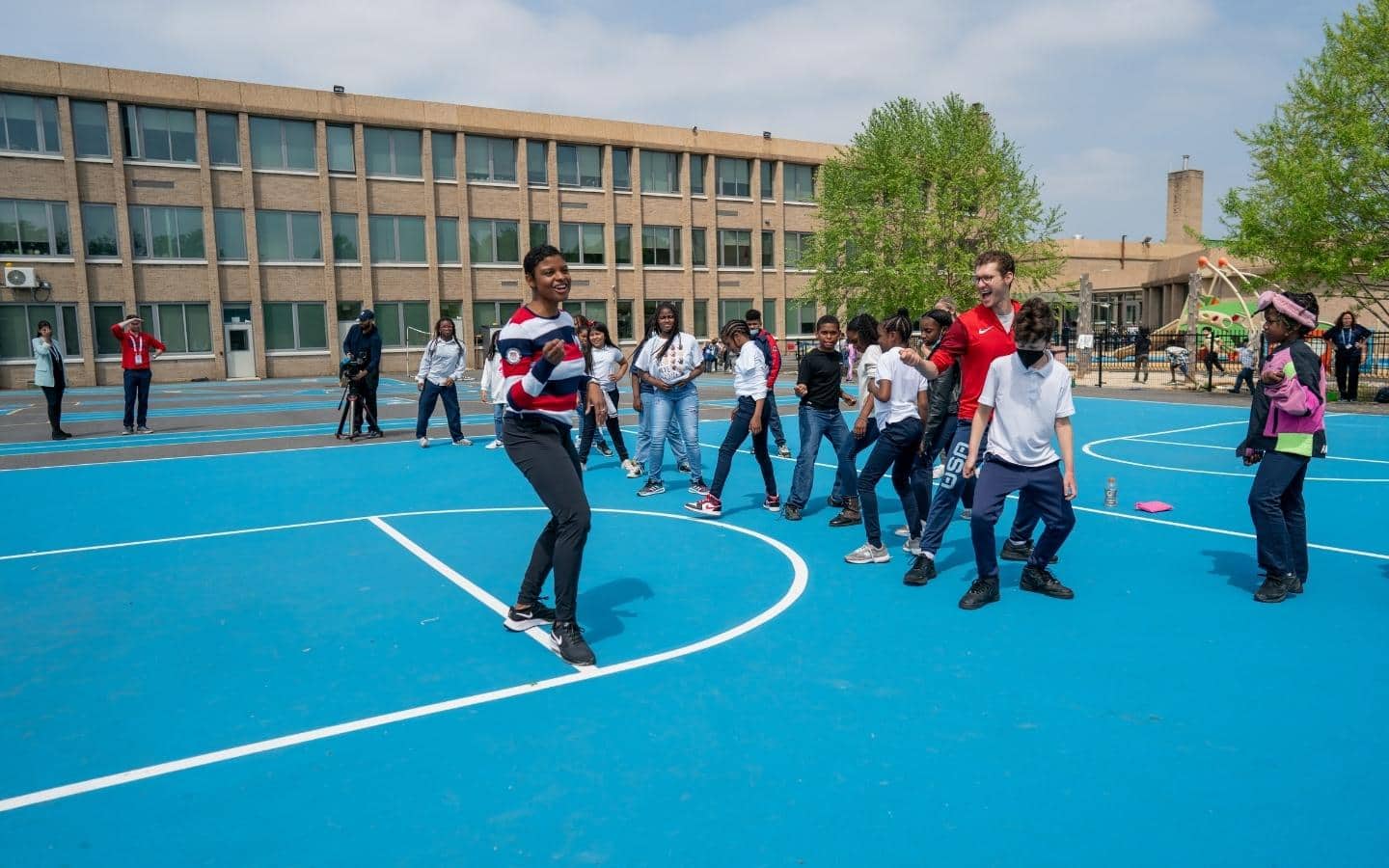 Olympic Fencer Nzingha Prescod demonstrates fencing techniques to a group of students in Washington D.C.