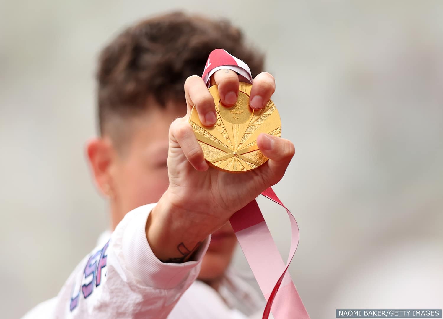 Nick Mayhugh shows off his gold medal at the Tokyo Paralympics