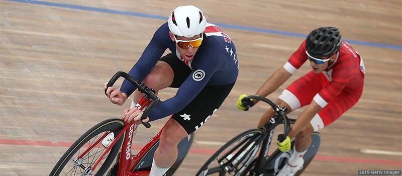  Daniel Holloway of the United States races in the Omnium IV - Point Race Final 