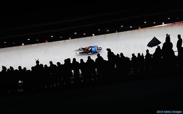Chris Mazdzer competes in team relay in Sochi