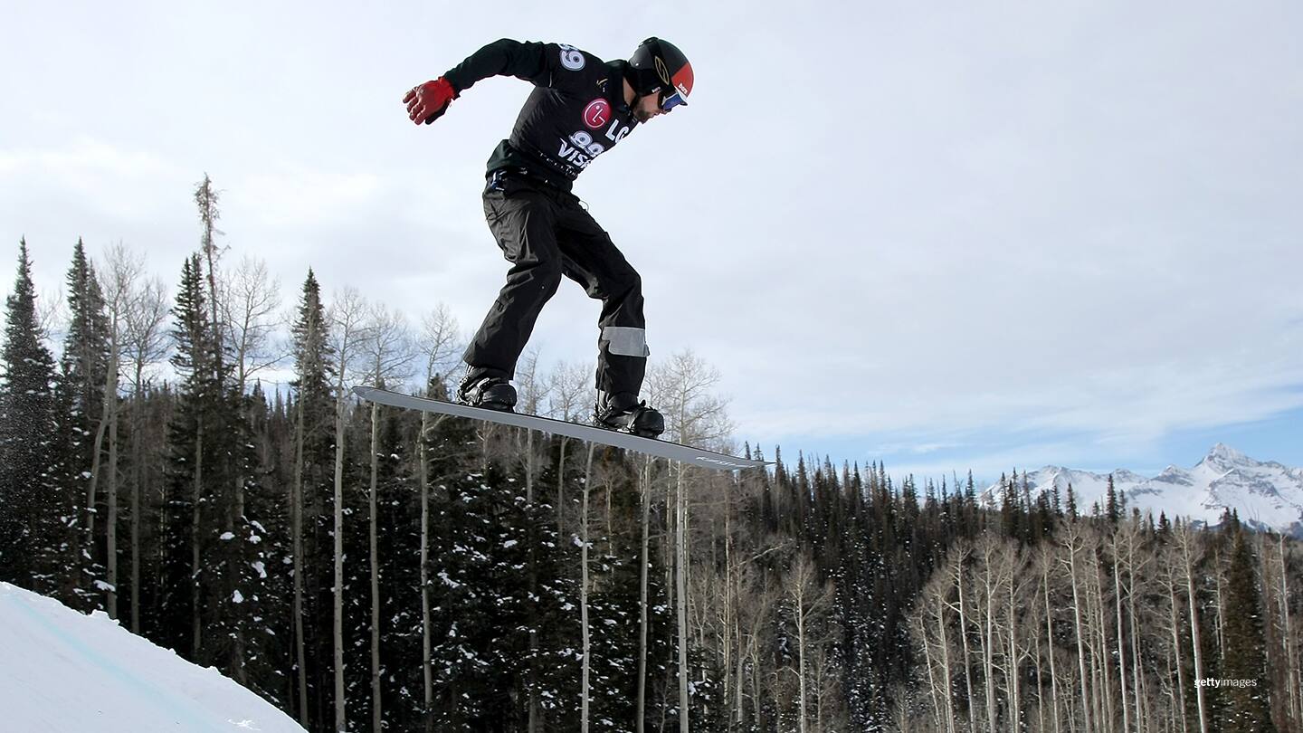 Alex Tuttle takes a training run during FIS Snowboardcross World Cup Qualifications on December 18, 2009 in Telluride, Colorado.
