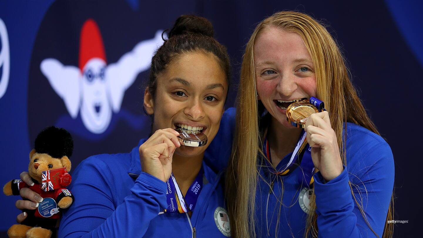 McKenzie Coan (left) and Ahalya Lettenberger (right)pose with their medals after the Women's 400m Freestyle S7 Final at the London 2019 World Para-swimming Allianz Championships on Sept. 10, 2019 in London.