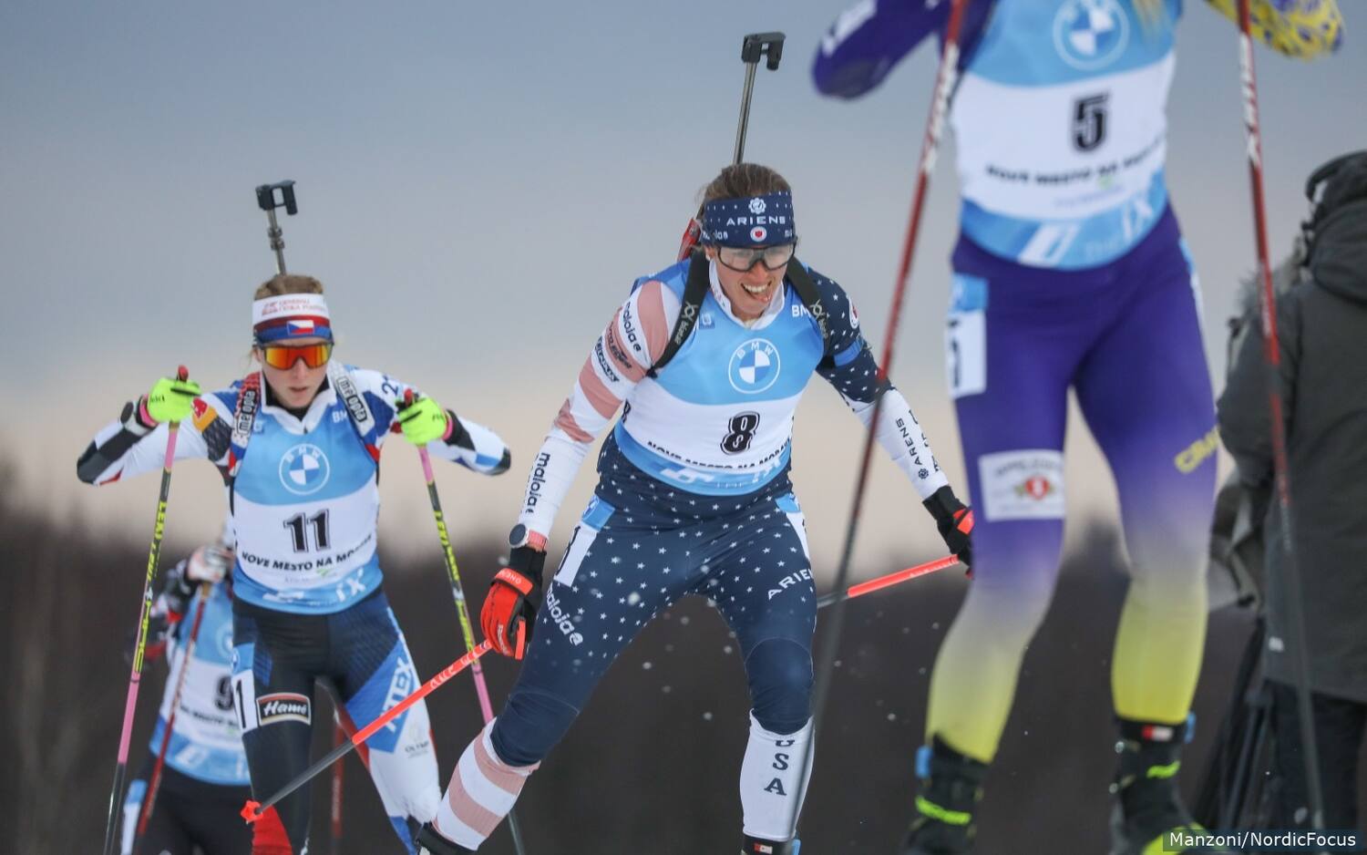 Susan Dunklee skis between fellow competitors during the women's pursuit.