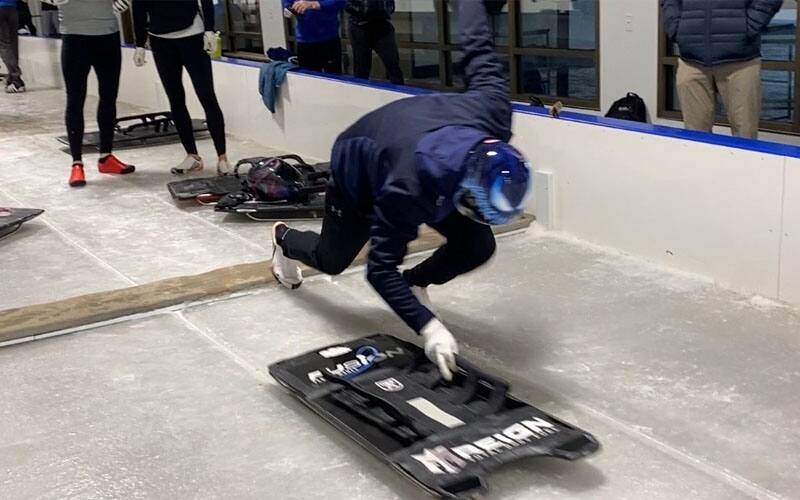 Skeleton athlete at the start in the push track