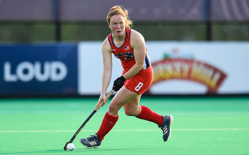 Alyssa Parker dribbles the ball in the 2019 FIH Hockey Pro League