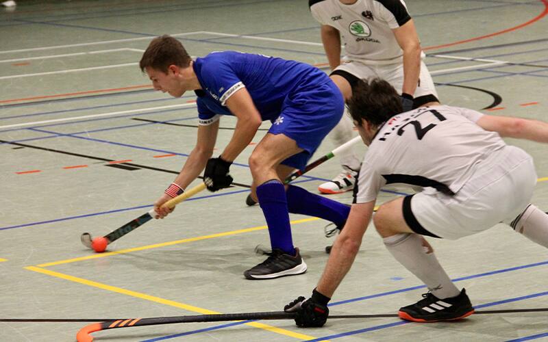 Vincent Heller dribbles the ball in the 2020 Rohrmax Cup in Austria