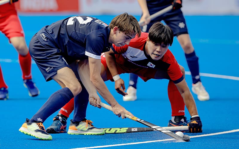 Tymen Kloen dribbles the ball against Korea at the FIH Odisha Hockey Men's Junior World Cup on November 26, 2021