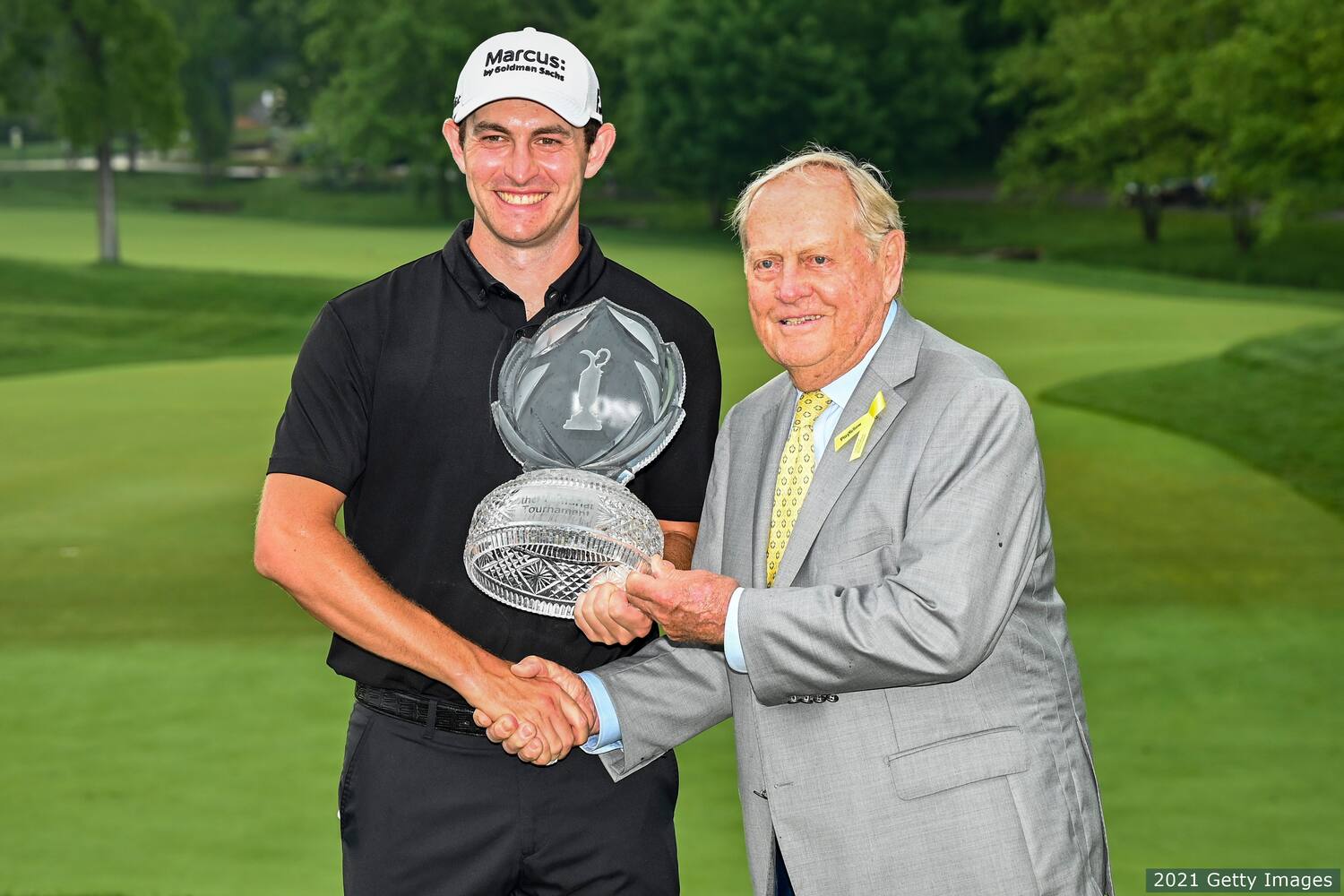 Patrick Cantlay is congratulated by Jack Nicklaus after his win. 