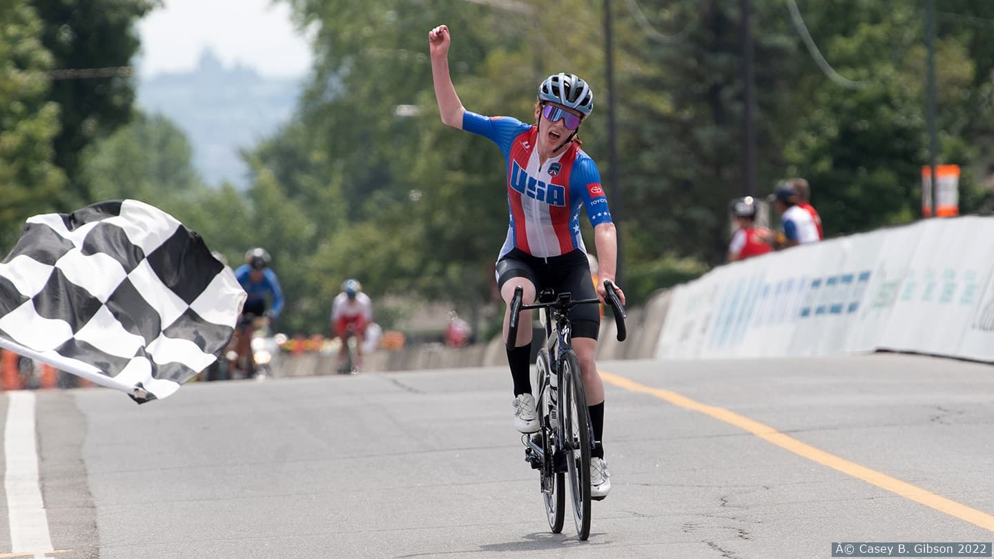 Clara Brown competes in Para-cycling. 