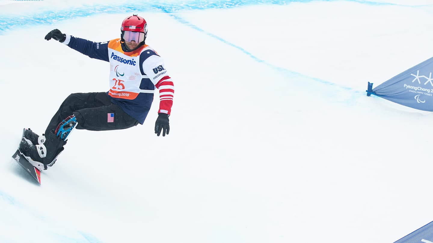 Mike Schultz competes in Para snowboarding at the PyeongChang 2018 Paralympics. 
