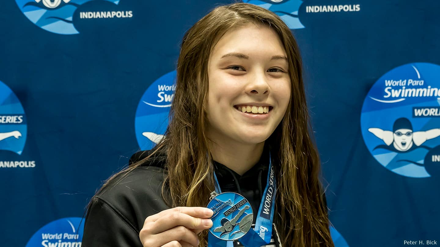 Gia Pergonlini smiles at the medal ceremony at the 2019 Para Swimming World Series. 