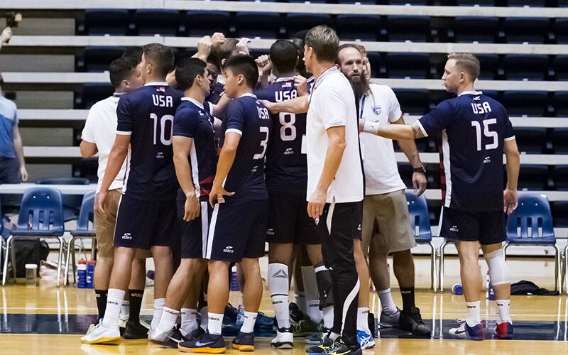 Photo of USATH Men's National Team huddle
