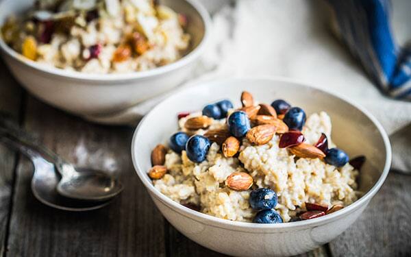 oatmeal with berries and nuts 