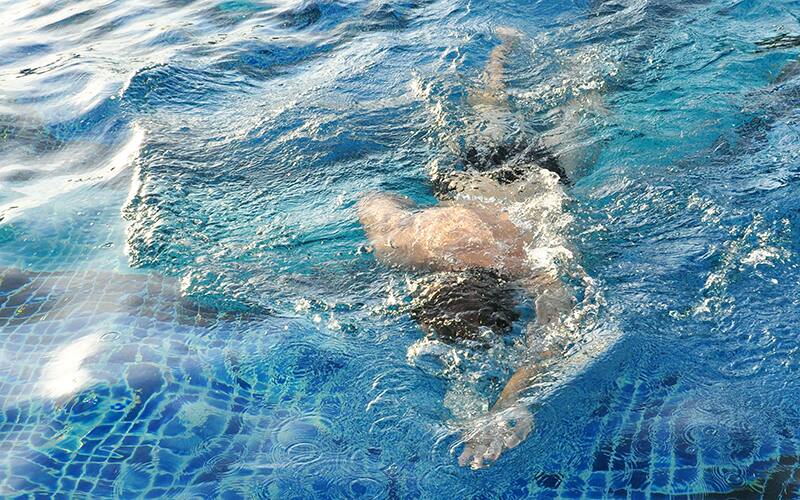 swim in pool