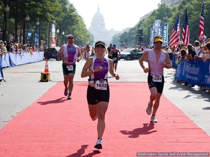 Athletes finish the 2008 Nation's Tri in Washington, D.C.