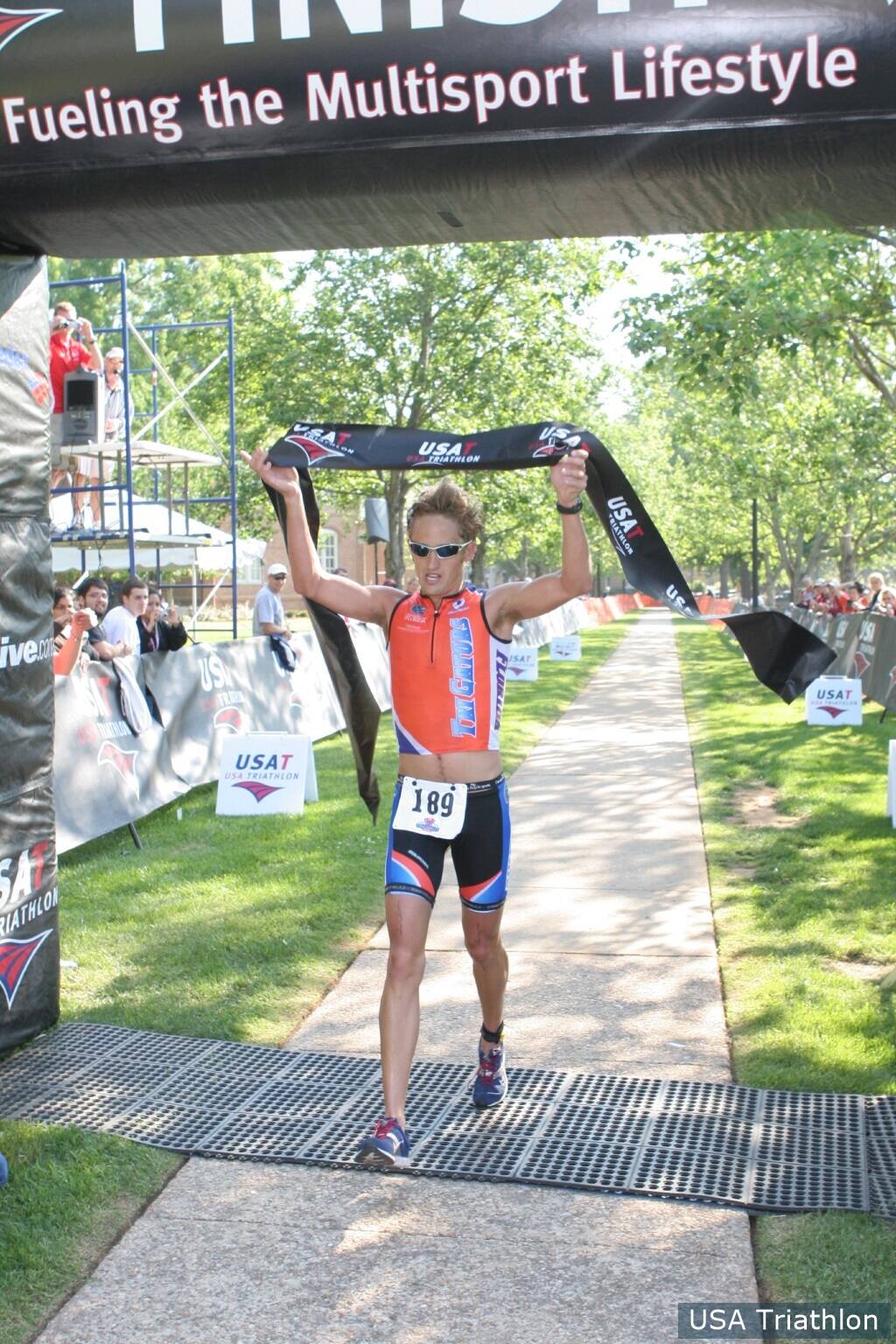 Kevin Collington crosses the finish line at 2007 Collegiate Nationals