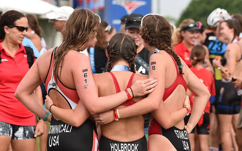 6 ways coaches can teach teamwork