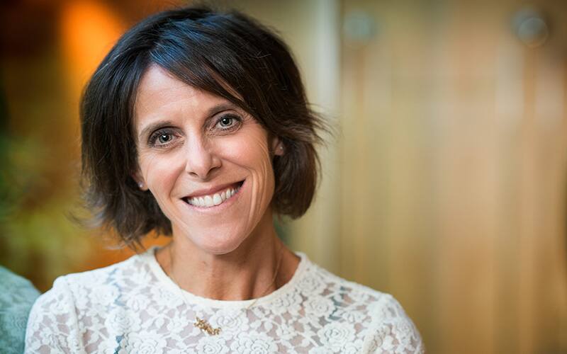 lisa bentley poses for a portrait photo