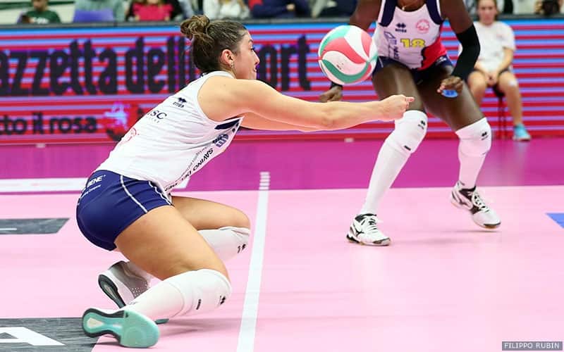 Lauren Carlini passing