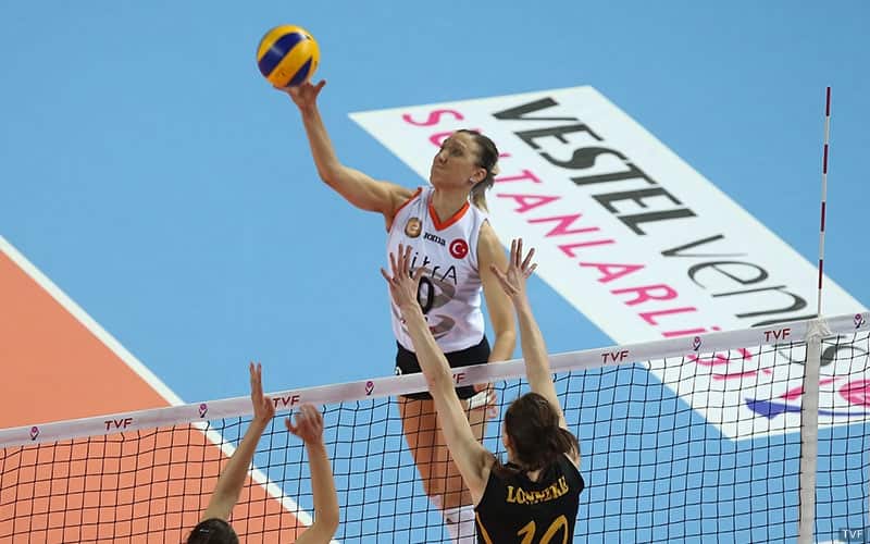 Jordan Larson attacks during the Turkish League championship playoff round