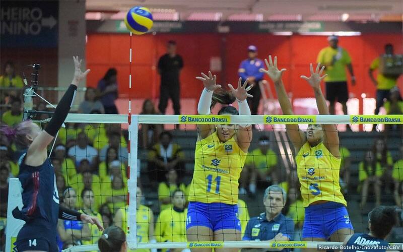 Michelle Bartsch-Hackley attacks against Brazil in a four-match tour against the Brazilians