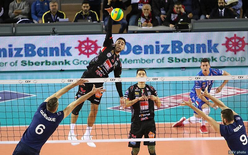 Taylor Sander attacks for his Italian team Civitanova