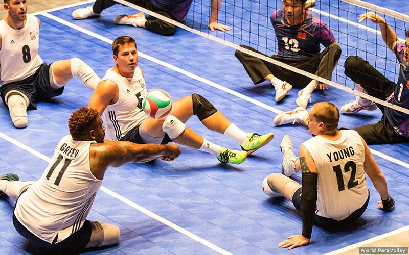 Roderick Green receives the ball as Eric Duda and Patrick Young watch