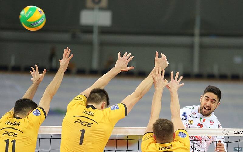 Taylor Sander attacks against Skra Belchatow