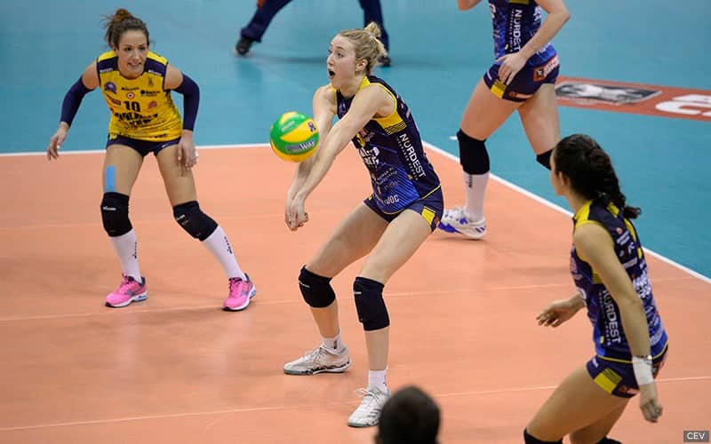 Kim Hill passing for Imoco Volley Conegliano