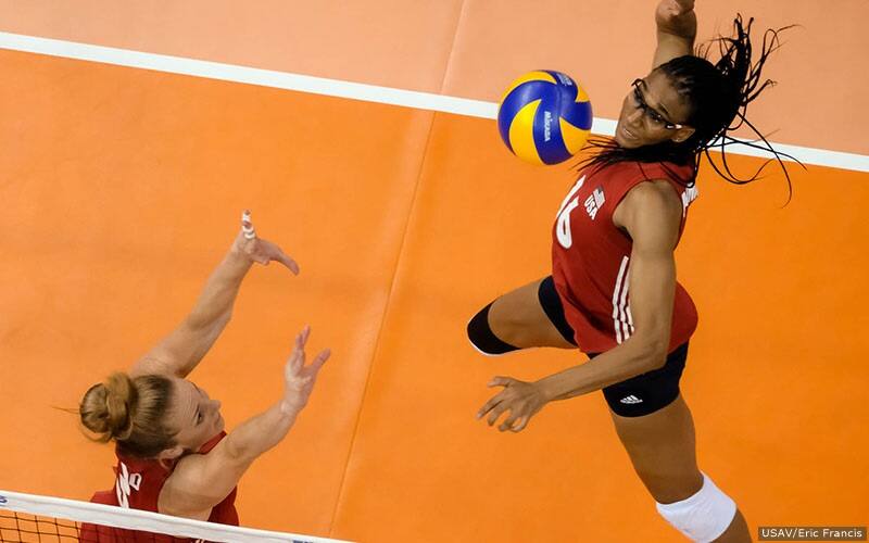 Carli Lloyd sets Foluke Akinradewo