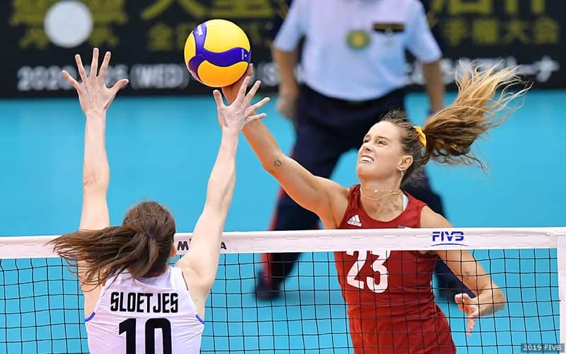 Kelsey Robinson attacking against the Netherlands defense in FIVB World Cup