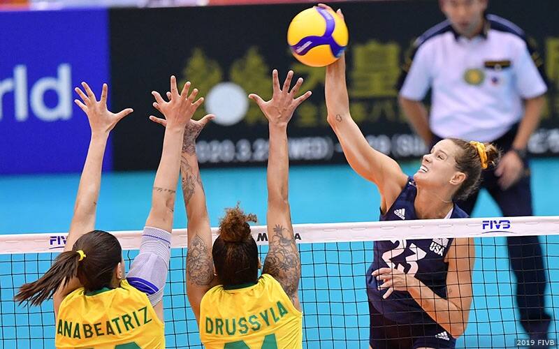 Kelsey Robinson led Team USA with 15 points in its win over Brazil