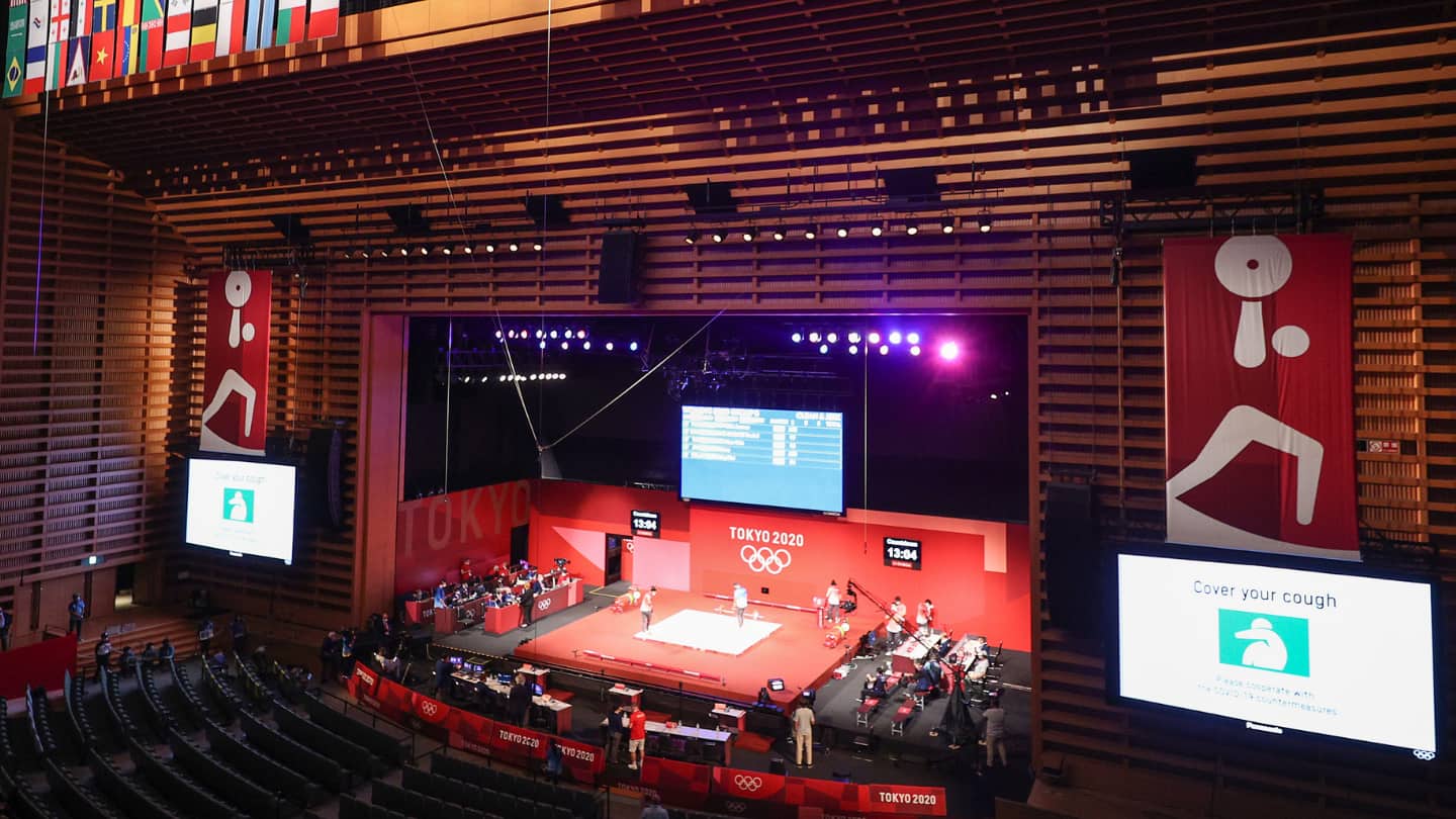 Wide shot of Tokyo Olympic weightlifting venue