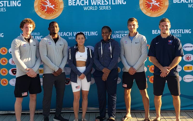 2021 U.S. Senior World Beach Team poses together