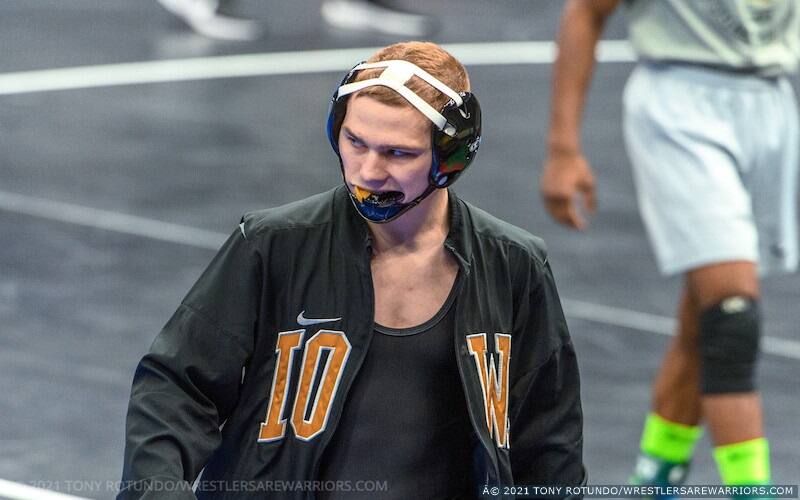 Spencer Lee warms up at the 2021 NCAA Division I Wrestling Championships