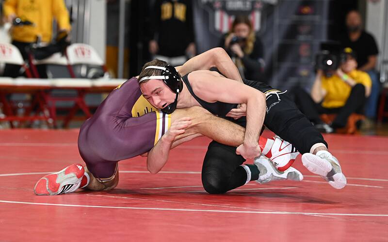 Spencer Lee (Iowa) wrestles at the 2021 Collegiate Duals
