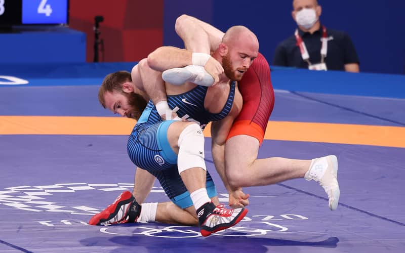 Kyle Snyder (USA) takes down Jordan Steen (CAN) at the Olympic Games