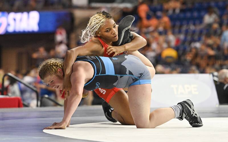 Jasmine Robinson of Texas controls opponent at 2021 16U Nationals