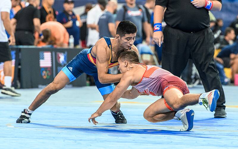 Emilio Ysaguirre Jr. shoots in low on top-ranked Nic Bouzakis. 