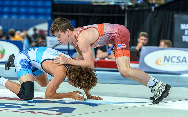 Sam Herrings looks to spin around for the takedown. 