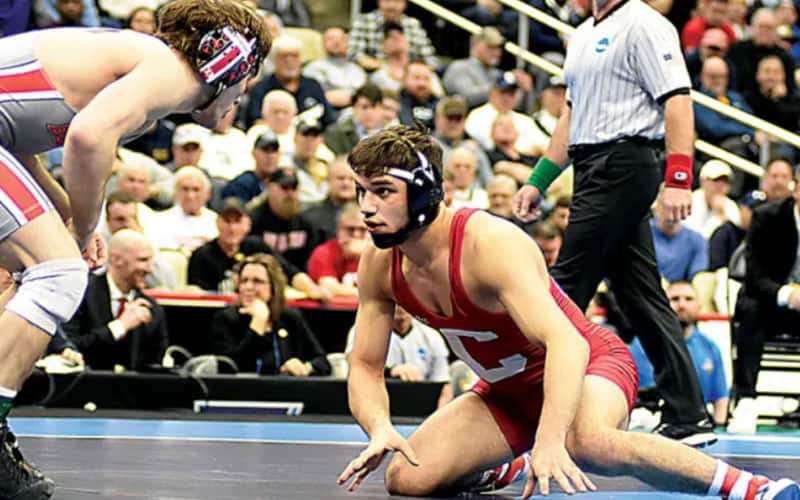 Yianni Diakomihalis (Cornell) low in his stance