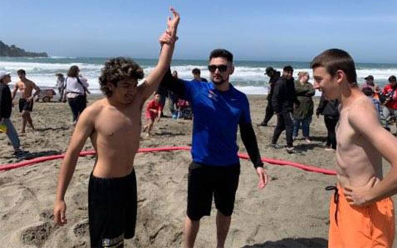 Wrestler gets arm raised at California Beach competition
