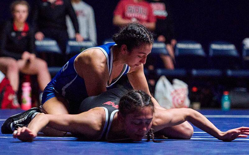 Alleida Martinez of Menlo College on top in par terre