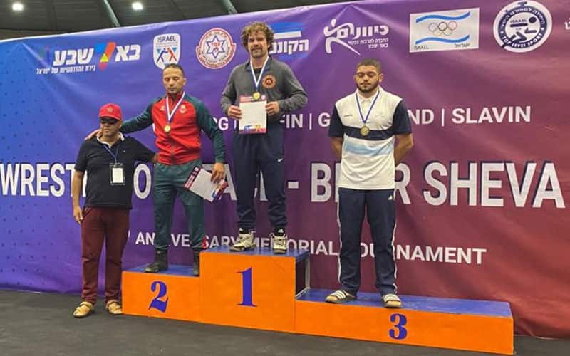 Pat Smith (USA) receives gold medal at Slaven, Halfen, Weinberg & Gottfruend Memorial in Israel