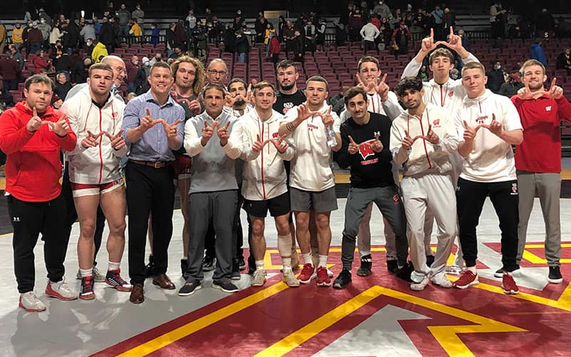 Wisconsin wrestling team poses together after win at Minnesota