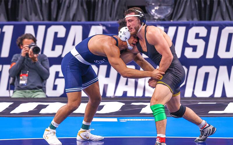 Michael Kemerer and Carter Starocci wrestle at the 2021 NCAAs