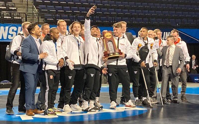Wartburg celebrates its 2022 NCAA Div. III National Team Title