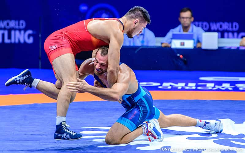 David Taylor (USA) takes shot in World semifinals.