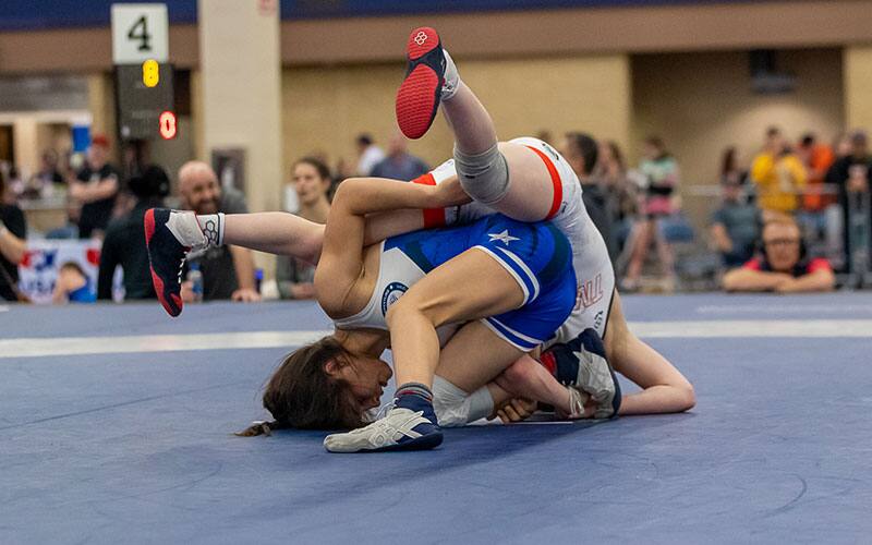 Nyla Valencia and Emily Shilson scramble for position in the U23 Nationals semifinals.